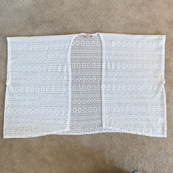 SO Cut Out Open Front Top, Size Large, Off White, *cami not included - Picture 9 of 11